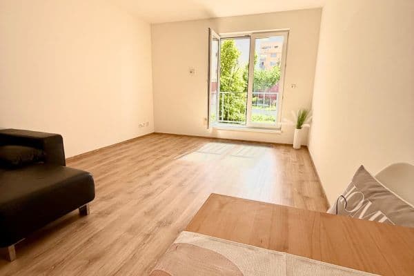 Studio flat for sale, 35 m², Rudolfa Holeky, Praha Studio flat for sale, 35 m², Rudolfa Holeky, Praha