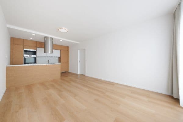 3 bedroom with open-plan kitchen flat to rent, 94 m², Terezínská, Praha 3 bedroom with open-plan kitchen flat to rent, 94 m², Terezínská, Praha