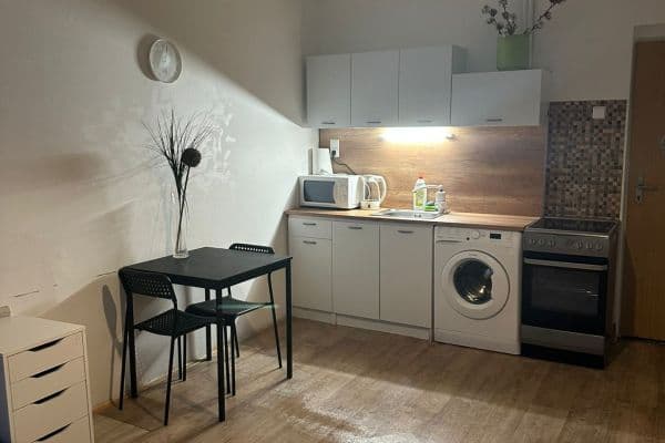 Studio flat to rent, 36 m², Vrchlického, Praha Studio flat to rent, 36 m², Vrchlického, Praha