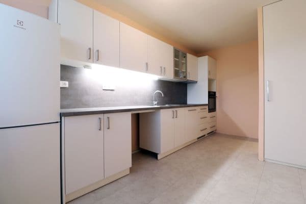 3 bedroom flat to rent, 76 m², Platónova, 3 bedroom flat to rent, 76 m², Platónova,