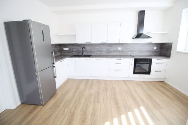 2 bedroom with open-plan kitchen flat to rent, 79 m², Ve svahu, 2 bedroom with open-plan kitchen flat to rent, 79 m², Ve svahu,