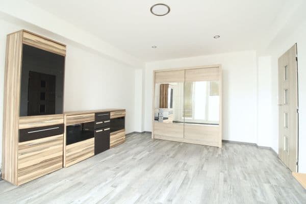 2 bedroom with open-plan kitchen flat to rent, 90 m², tř. Václava Klementa, Mladá Boleslav, Středočeský Region 2 bedroom with open-plan kitchen flat to rent, 90 m², tř. Václava Klementa, Mladá Boleslav, Středočeský Region