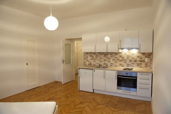 Studio flat to rent, 26 m², Černokostelecká, Praha Studio flat to rent, 26 m², Černokostelecká, Praha