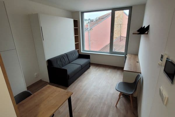 Studio flat to rent, 22 m², Plzeňská, Praha Studio flat to rent, 22 m², Plzeňská, Praha