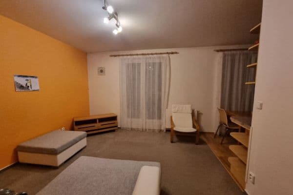 1 bedroom with open-plan kitchen flat to rent, 49 m², Nad Údolím, Řež 1 bedroom with open-plan kitchen flat to rent, 49 m², Nad Údolím, Řež