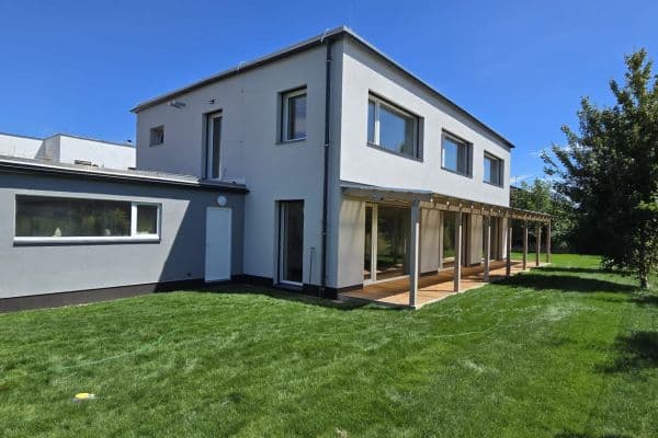 house to rent, 324 m², Jižní, Líbeznice house to rent, 324 m², Jižní, Líbeznice
