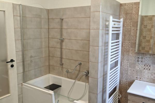 2 bedroom with open-plan kitchen flat to rent, 74 m², Stehlíkova, Slaný 2 bedroom with open-plan kitchen flat to rent, 74 m², Stehlíkova, Slaný