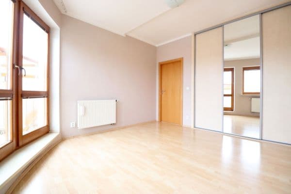 2 bedroom with open-plan kitchen flat to rent, 81 m², Hořelické náměstí,  2 bedroom with open-plan kitchen flat to rent, 81 m², Hořelické náměstí,