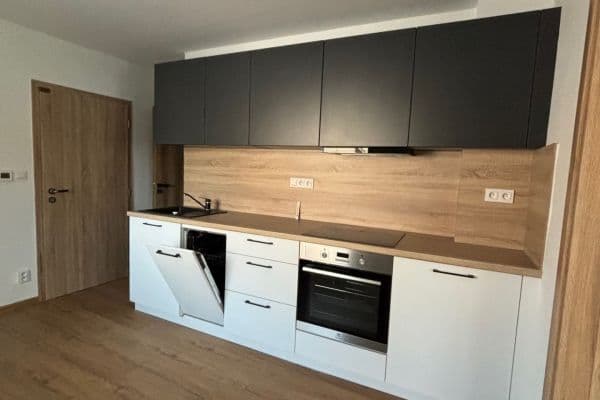 3 bedroom flat to rent, 150 m², Lipenská, Olomouc, Olomoucký Region 3 bedroom flat to rent, 150 m², Lipenská, Olomouc, Olomoucký Region