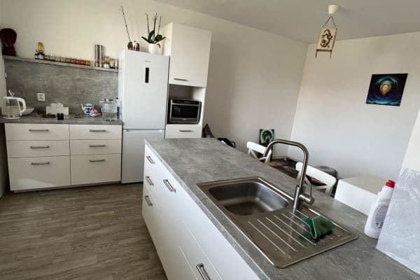 2 bedroom with open-plan kitchen flat to rent, 72 m², Masarykovo nám., Hustopeče 2 bedroom with open-plan kitchen flat to rent, 72 m², Masarykovo nám., Hustopeče