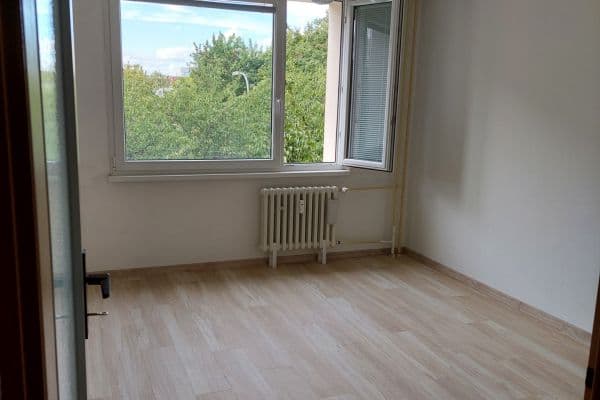 4 bedroom flat to rent, 88 m², Bartoňova, Pardubice 4 bedroom flat to rent, 88 m², Bartoňova, Pardubice