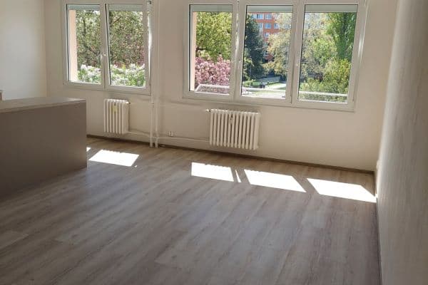 2 bedroom with open-plan kitchen flat to rent, 76 m², Dr. E. Beneše, Neratovice 2 bedroom with open-plan kitchen flat to rent, 76 m², Dr. E. Beneše, Neratovice