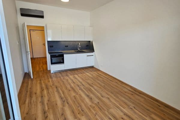 Studio flat to rent, 29 m², Komárovská, Brno Studio flat to rent, 29 m², Komárovská, Brno