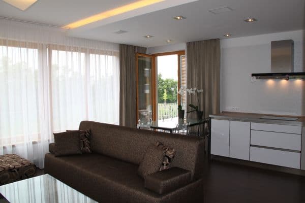 3 bedroom with open-plan kitchen flat to rent, 90 m², Generála Šišky, Praha 3 bedroom with open-plan kitchen flat to rent, 90 m², Generála Šišky, Praha