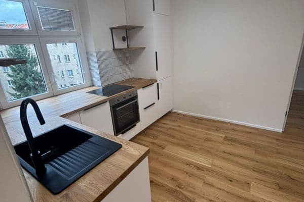 2 bedroom with open-plan kitchen flat to rent, 62 m², Bednářská, Praha 2 bedroom with open-plan kitchen flat to rent, 62 m², Bednářská, Praha