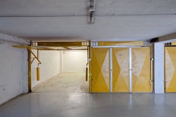 garage to rent, 18 m², Navigátorů, Praha garage to rent, 18 m², Navigátorů, Praha