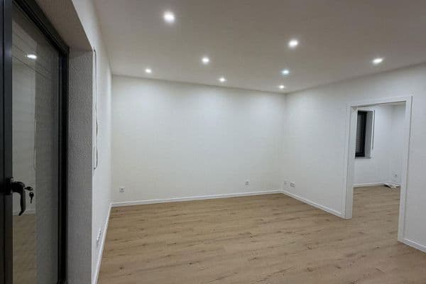 2 bedroom with open-plan kitchen flat to rent, 75 m², Krefeld, North Rhine-Westphalia 2 bedroom with open-plan kitchen flat to rent, 75 m², Krefeld, North Rhine-Westphalia