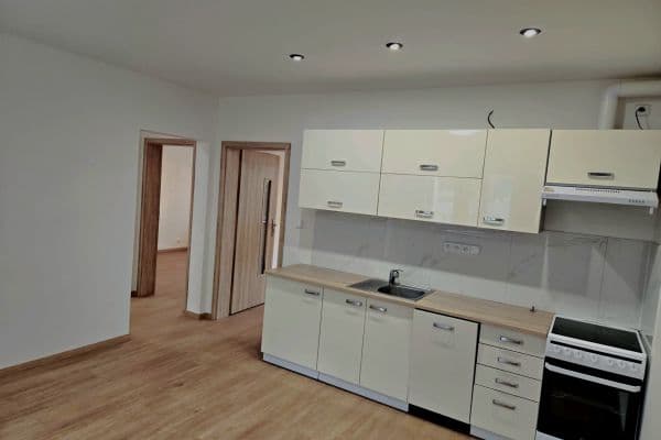 3 bedroom flat to rent, 76 m², Horova, Česká Lípa 3 bedroom flat to rent, 76 m², Horova, Česká Lípa