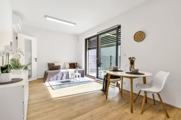 Studio flat to rent, 39 m², Malešická, Hlavní město Praha Studio flat to rent, 39 m², Malešická, Hlavní město Praha