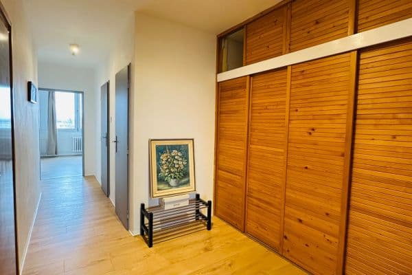 3 bedroom with open-plan kitchen flat to rent, 75 m², Mezilesí, Praha 3 bedroom with open-plan kitchen flat to rent, 75 m², Mezilesí, Praha