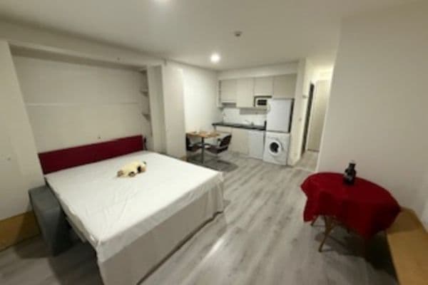 Studio flat to rent, 35 m², Jeremiášova, Praha Studio flat to rent, 35 m², Jeremiášova, Praha