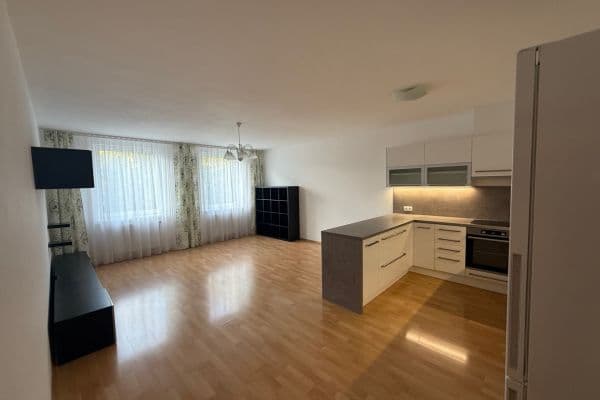 2 bedroom with open-plan kitchen flat to rent, 78 m², Kovanecká, Praha 2 bedroom with open-plan kitchen flat to rent, 78 m², Kovanecká, Praha