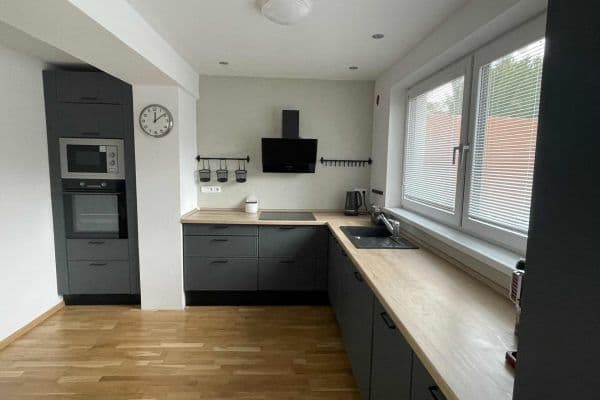 3 bedroom with open-plan kitchen flat to rent, 90 m², Nad Lesíkem, Praha 3 bedroom with open-plan kitchen flat to rent, 90 m², Nad Lesíkem, Praha