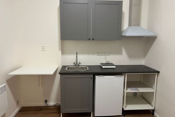 Small studio flat to rent, 20 m², Šlikova, Hlavní město Praha Small studio flat to rent, 20 m², Šlikova, Hlavní město Praha