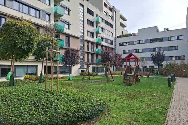 3 bedroom with open-plan kitchen flat to rent, 102 m², Petržílkova, Praha 3 bedroom with open-plan kitchen flat to rent, 102 m², Petržílkova, Praha