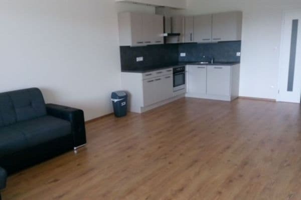 2 bedroom with open-plan kitchen flat to rent, 88 m², Rorýsová, Praha 2 bedroom with open-plan kitchen flat to rent, 88 m², Rorýsová, Praha