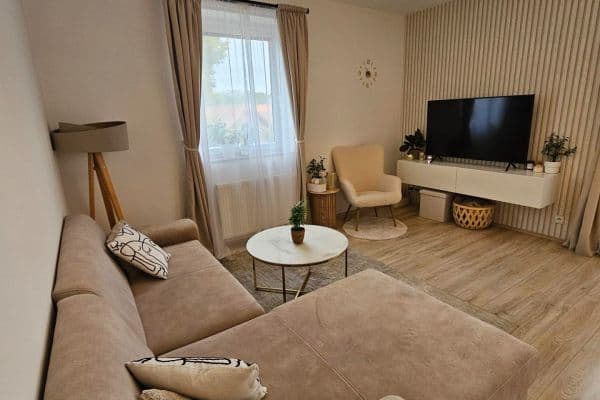 2 bedroom with open-plan kitchen flat to rent, 60 m², Břežany Ⅱ 2 bedroom with open-plan kitchen flat to rent, 60 m², Břežany Ⅱ