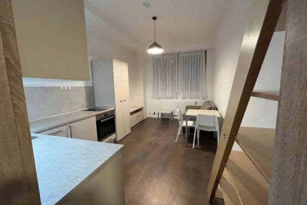 Studio flat to rent, 31 m², Silurská, Praha Studio flat to rent, 31 m², Silurská, Praha