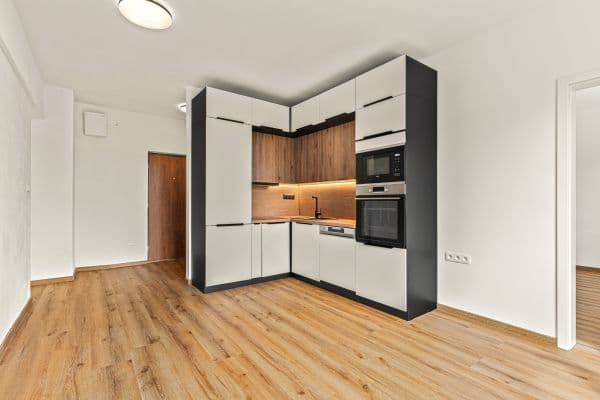 2 bedroom with open-plan kitchen flat to rent, 58 m², Benešovo náměstí, Pardubice, Pardubický Region 2 bedroom with open-plan kitchen flat to rent, 58 m², Benešovo náměstí, Pardubice, Pardubický Region