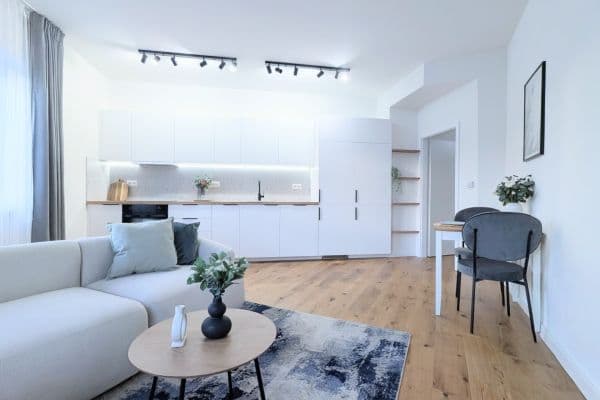 1 bedroom with open-plan kitchen flat for sale, 59 m², Petrohradská, Praha 1 bedroom with open-plan kitchen flat for sale, 59 m², Petrohradská, Praha