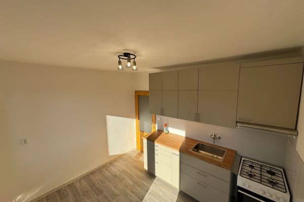 3 bedroom flat to rent, 74 m², Nad Plovárnou, Jihlava, Vysočina Region 3 bedroom flat to rent, 74 m², Nad Plovárnou, Jihlava, Vysočina Region