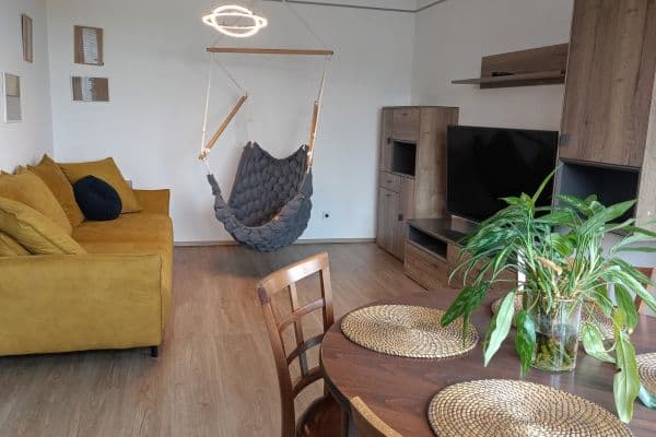 3 bedroom with open-plan kitchen flat to rent, 83 m², U Ryšánky, Praha 3 bedroom with open-plan kitchen flat to rent, 83 m², U Ryšánky, Praha