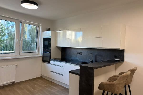 Studio flat to rent, 36 m², nábřeží Závodu míru, Pardubice, Pardubický Region Studio flat to rent, 36 m², nábřeží Závodu míru, Pardubice, Pardubický Region