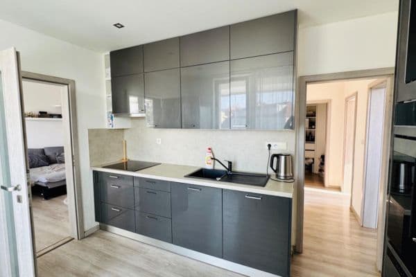 3 bedroom flat to rent, 70 m², Radčina, Praha 3 bedroom flat to rent, 70 m², Radčina, Praha