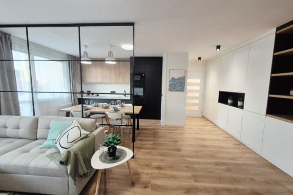 2 bedroom with open-plan kitchen flat for sale, 80 m², nábřeží Závodu míru, Pardubice, Pardubický Region 2 bedroom with open-plan kitchen flat for sale, 80 m², nábřeží Závodu míru, Pardubice, Pardubický Region