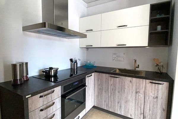 3 bedroom flat to rent, 85 m², Gončarenkova, Praha 3 bedroom flat to rent, 85 m², Gončarenkova, Praha