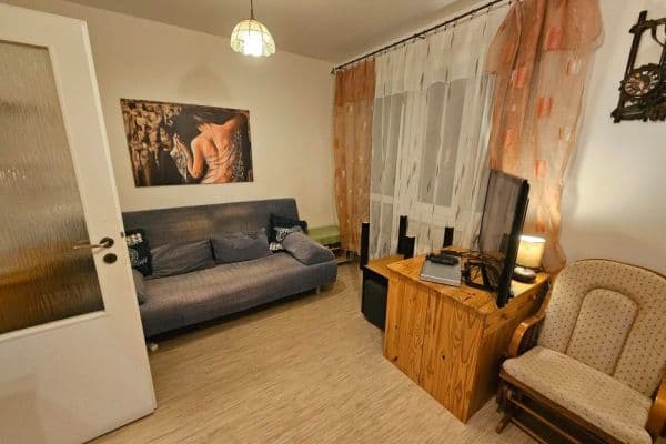 1 bedroom with open-plan kitchen flat to rent, 37 m², V Honech, Klecany 1 bedroom with open-plan kitchen flat to rent, 37 m², V Honech, Klecany