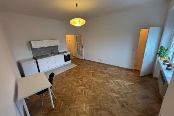 Studio flat to rent, 32 m², Ortenovo náměstí, Praha Studio flat to rent, 32 m², Ortenovo náměstí, Praha