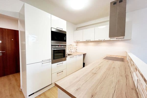 3 bedroom with open-plan kitchen flat to rent, 84 m², Strašnická, 3 bedroom with open-plan kitchen flat to rent, 84 m², Strašnická,