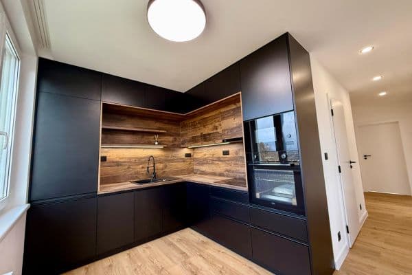 4 bedroom flat for sale, 77 m², Modenská, Karlovy Vary 4 bedroom flat for sale, 77 m², Modenská, Karlovy Vary