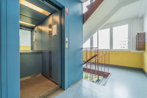 3 bedroom with open-plan kitchen flat to rent, 62 m², Praha 3 bedroom with open-plan kitchen flat to rent, 62 m², Praha