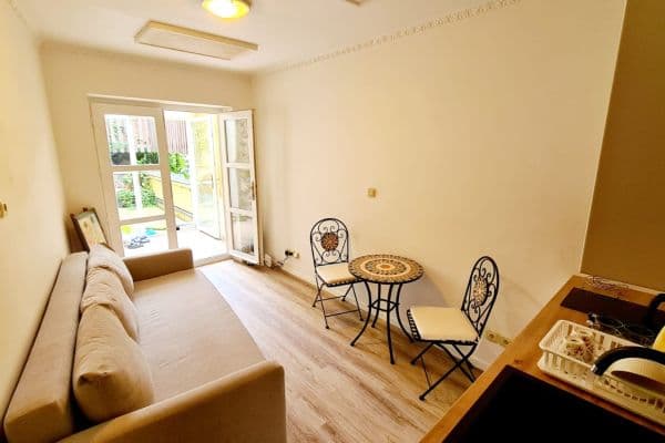 Studio flat to rent, 22 m², V Šáreckém údolí, Praha Studio flat to rent, 22 m², V Šáreckém údolí, Praha