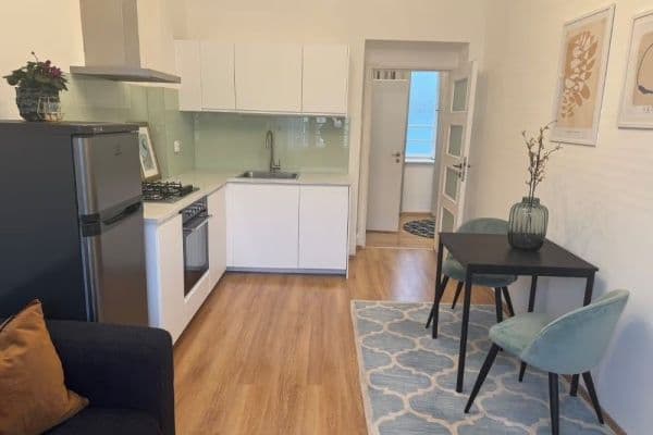 1 bedroom with open-plan kitchen flat to rent, 45 m², náměstí Dr. Václava Holého, Praha 8 1 bedroom with open-plan kitchen flat to rent, 45 m², náměstí Dr. Václava Holého, Praha 8