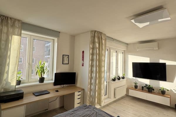Studio flat to rent, 31 m², V Honech, Klecany Studio flat to rent, 31 m², V Honech, Klecany