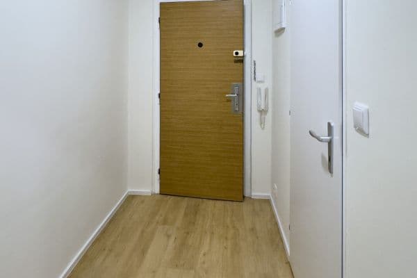 1 bedroom with open-plan kitchen flat to rent, 42 m², Ciolkovského, Praha 1 bedroom with open-plan kitchen flat to rent, 42 m², Ciolkovského, Praha