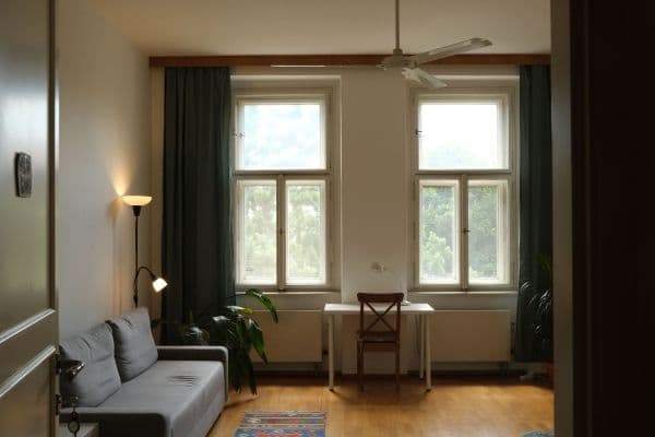 3 bedroom flat to rent, 26 m², Janáčkovo nábřeží, Prague 3 bedroom flat to rent, 26 m², Janáčkovo nábřeží, Prague